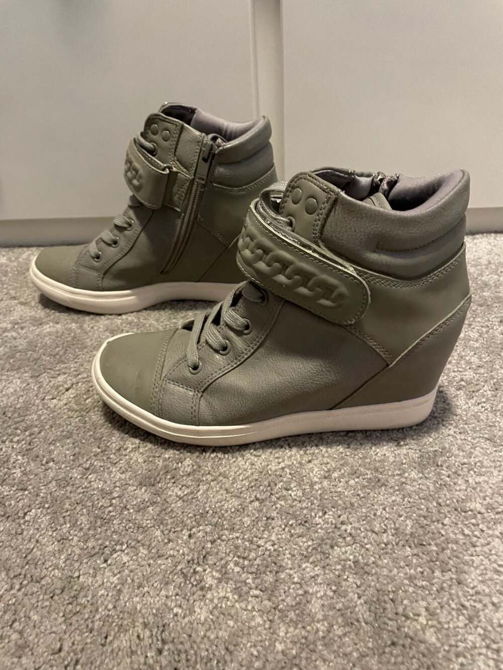 Aldo Grey High Top Wedge Sneakers with Chain Strap Size 8